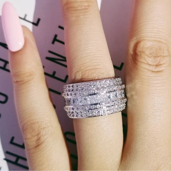 NEW 925 STERLING SILVER LUXURY DIAMOND RING, CUTE RING, SHINY RING. - Picture 2 of 5